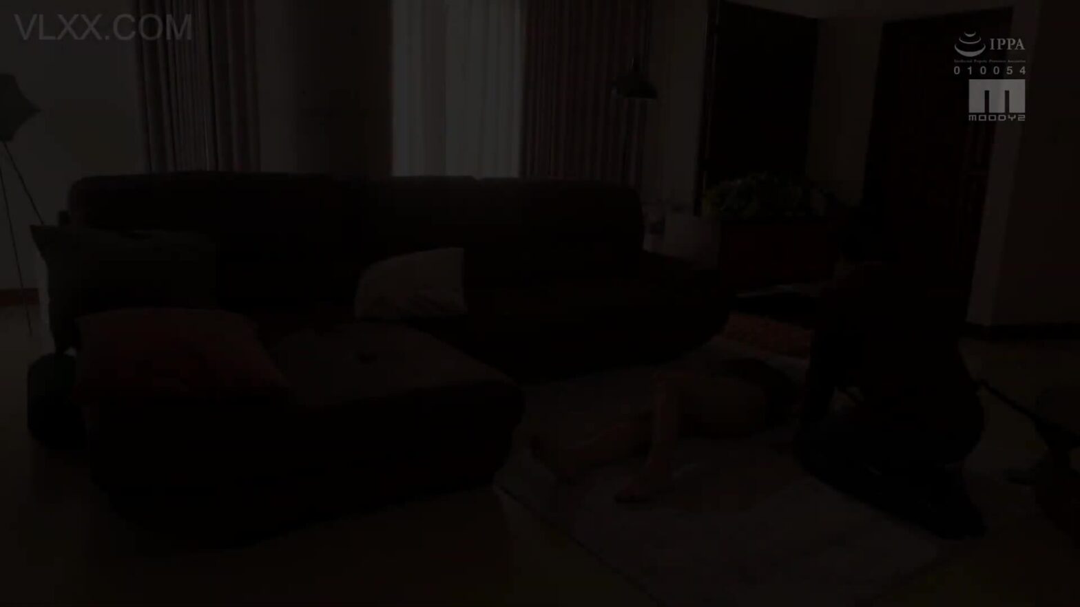 Dâng chị gái cho thằng bắt nạt chịch ngay trước mặt