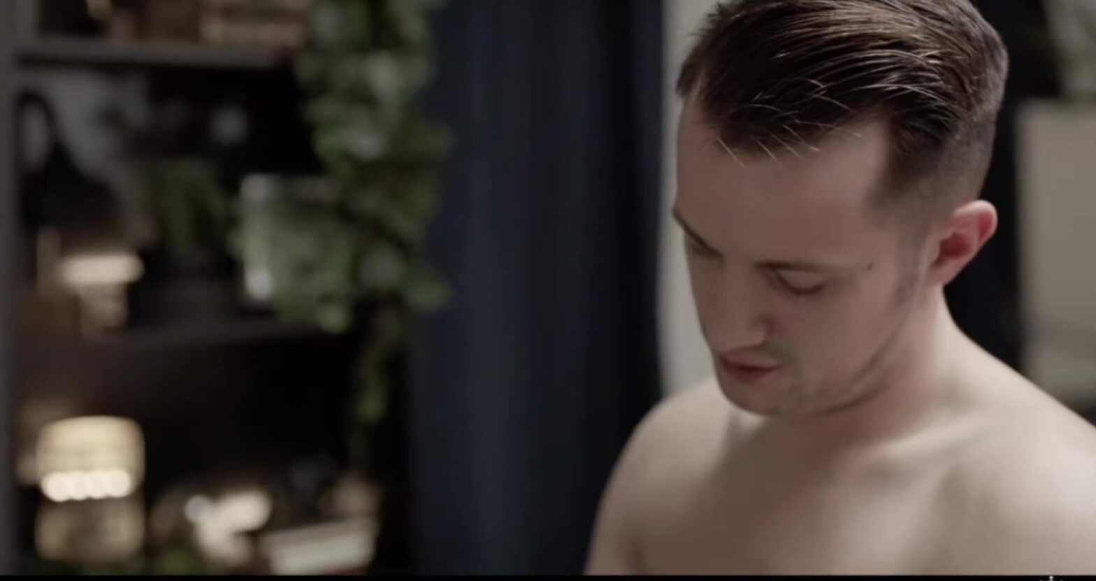 Anh trai tây lén mò cô bé hồng cô em vợ nước rỉ